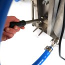 Abfüllgerät Bag-in-Box + Kanister heißen Saft : Fischer BIB Abüller mit Impellerpumpe, digitalem Durchflussmesser und Vitop-Verschlusszange,  flexible Zapfpistole auch für Kanister- oder Kannen-Abfüllung geeignet (Versand kostenfrei*)