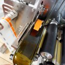 Etikettierer 2in1 rund und eckig: Halbautomatischer Flaschen-Etikettierer Easy  Q MEGA12 für zylindrische und quadratische Flaschen und Behälter / Olivenöl-Flaschen / Dosen etc, Etikettiermaschine auch für PET Flaschen (versandkostenfrei)*