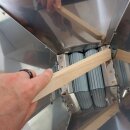 Kleine Beerenmühle: manuell /  Handbetrieb,  BM7 mit 7 ltr. Edelstahltrichter, speziell  zum Maischen von Beeren und Trauben, Traubenmühle mit Quetschwalzen aus lebensmittelechtem Kunststoff