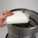 NEU 2025 - Fischer -Lahr®  FPF90 PRO Edelstahl Hydropresse kippbar:  90 Liter Kelter / Apfelpresse / Obstpresse mit Wasserdruck-Antrieb, nur bei Fischer mit zusätzlichem Druckminderer (!), inkl. Presstuch, komplett INOX, mit Fahrwerk (versandkostenfrei)*