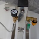 NEU 2025 - Fischer -Lahr®  FPF90 PRO Edelstahl Hydropresse kippbar:  90 Liter Kelter / Apfelpresse / Obstpresse mit Wasserdruck-Antrieb, nur bei Fischer mit zusätzlichem Druckminderer (!), inkl. Presstuch, komplett INOX, mit Fahrwerk (versandkostenfrei)*