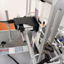 Flaschen-Etikettierer elektrisch GST 413-P mit Inkjet Printer, komfortabler Touchscreen, Druckluft-Flaschenzentrierung, schwarzweiß Drucker für MHD, Chargen-Nummern, Barcodes, Text,  Grafik oder Personalisierung (Versand kostenfrei*)
