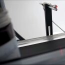 Fischer-Lahr Verpackungs- Etikettierer GST113ET automatisch,  für horizontale Etiketten, Etikettiermaschine für flache Verpackungen wie Beutel, Deckel-Labels von Gläsern oder Kartons  etc,, mit Fließband, bis zu 120 Etiketten/Min. (Versand kostenfrei *)