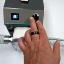 Mobile FISCHER-LAHR Honigtransferpumpe (Honigpumpe) 3-X Classic, Pumpe für zähflüssige Lebensmittel mit einer Viskosität von 10000 cP - 18000 cP, Leistung：~4L/min, Geschwindigkeit stufenlos regelbar, Zahnradpumpe, 230V Netzteil und Autobatterie-Anschluss