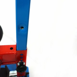 TCA Details:   Kronkorken-Maschine: Kronkorker, vierkant Gestell lackiert, mit stufenweiser Einstellung (Lochung),  blauer Stahlfuß / Kronenkorker / blauer Stahlfuß 
