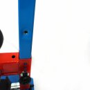 Kronkorken-Maschine: Kronkorker, vierkant Gestell lackiert, mit stufenweiser Einstellung (Lochung),  blauer Stahlfuß