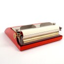 Flaschen-Etikettierer - DER Klassiker: Hade A6 Standard Hand-Etikettiergerät für Nassleim Flaschen-Etiketten, zum direkten beleimen von Papier-Etiketten ODER zum anfeuchten von Etiketten bzw. Briefmarken mit Leimseite, für max. Breite 135mm