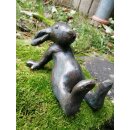 Gartendeko Figur: Bronzefigur Garten, Emil der Hase, Wasserspeier/Brunnen, 11 cm hoch, original Rottenecker Objekt