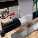 Halbautomatischer Flaschen-Etikettierer Easy MEGA12 für zylindrische  Flaschen / Ölflaschen / Dosen,  Flaschen-Ettiketiermaschine auch für weiche PET Flaschen (versandkostenfrei)*