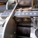 Halbautomatischer Flaschen-Etikettierer Easy MEGA12 für zylindrische  Flaschen / Ölflaschen / Dosen,  Flaschen-Ettiketiermaschine auch für weiche PET Flaschen (versandkostenfrei)*